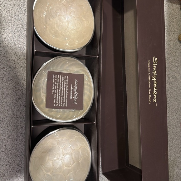 Simplydesignz set of 3 but bowls. Still in packaging - Picture 3 of 5